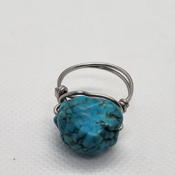 Silver Tone Wire & Blue Howlite Stone Ring (5.5) - Picture 5 of 7